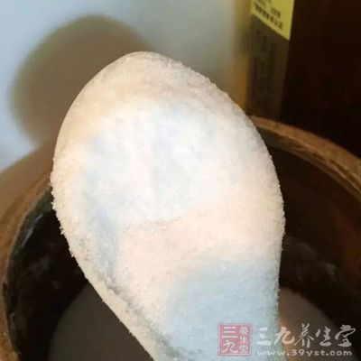 高鹽食物會引發脫水，一些早期的研究表明它會損傷DNA，使染色體終端縮短，並加速衰老