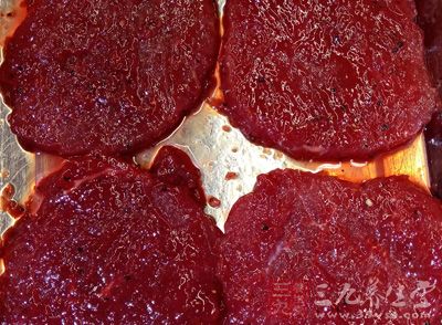 其實生牛肉中有含有會寄生於人的小腸中的「牛帶絛蟲」 其實生牛肉中有含有會寄生於人的小腸中的「牛帶絛蟲」