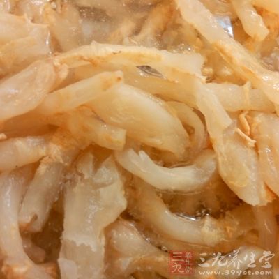 海蜇味道清脆爽口,是涼拌佳肴 海蜇味道清脆爽口,是涼拌佳肴