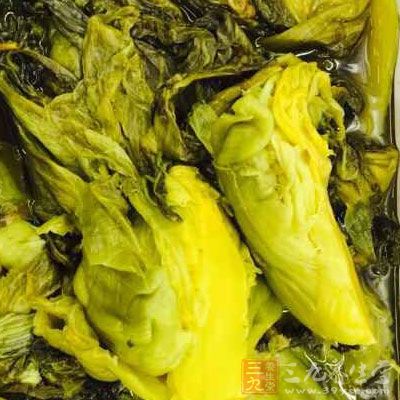 發酵的腌菜、泡菜、酸菜中，隔夜的煮熟白菜、香腸、肉類中都含有亞硝基化合物
