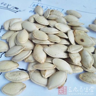 長時間不停地嗑瓜子會傷津液，導致口干舌燥