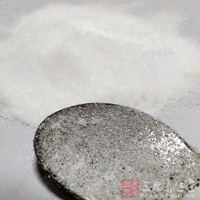 這是因為高鹽的食物會抑制呼吸道細胞的活性