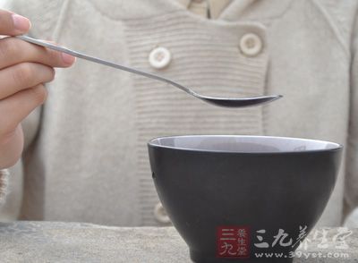超過一半是因為晚餐飲食不當引發了肛腸疾病,多出現便血、肛門疼痛、異物脫出、瘙癢等症狀 超過一半是因為晚餐飲食不當引發了肛腸疾病,多出現便血、肛門疼痛、異物脫出、瘙癢等症狀