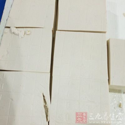 豆腐十斤、鹽四兩、干辣椒細粉 豆腐十斤、鹽四兩、干辣椒細粉