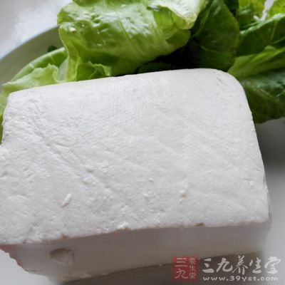 豆腐,紅霉和黃霉,一小碗高度白酒 豆腐,紅霉和黃霉,一小碗高度白酒