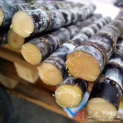 甘蔗內部出現紅色的絲狀物，說明已經發生霉變