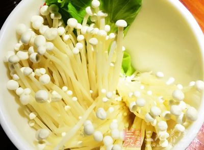 金針菇可抑制血脂升高,降低膽固醇,防治心腦血管疾病 金針菇可抑制血脂升高,降低膽固醇,防治心腦血管疾病