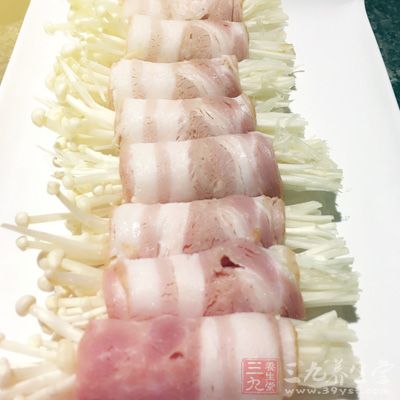 培根片、金針菇200克、披薩醬、生抽、鹽 培根片、金針菇200克、披薩醬、生抽、鹽