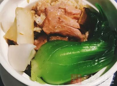 做好的素菜即使回家放到冰箱裡面,經過一夜甚至更長的時間,細菌會在其中繁殖 做好的素菜即使回家放到冰箱裡面,經過一夜甚至更長的時間,細菌會在其中繁殖