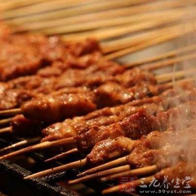 食物中誘變劑含量增高的，如烤餅、烤魚、烤肉等