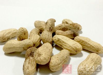 花生的嘌呤成分很高,痛風專家建議患者朋友,還是少吃為好 花生的嘌呤成分很高,痛風專家建議患者朋友,還是少吃為好