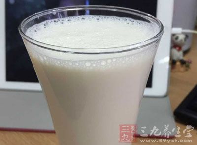 牛奶中含有大量的優質蛋白質