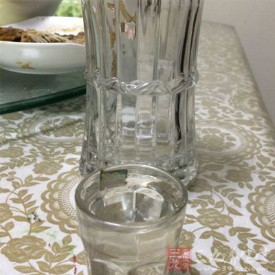 牛肉和白酒一起食用會牙齒發炎