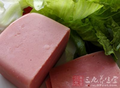喜歡吃火腿的朋友在吃火腿的時候可要注意一點,就是千萬不要和酸奶一起食用 喜歡吃火腿的朋友在吃火腿的時候可要注意一點,就是千萬不要和酸奶一起食用