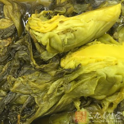 隔夜的酸菜會產生亞硝酸鹽,在體內會轉化為亞硝酸胺致癌物質 隔夜的酸菜會產生亞硝酸鹽,在體內會轉化為亞硝酸胺致癌物質