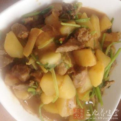 土豆炖牛腩會引起不消化