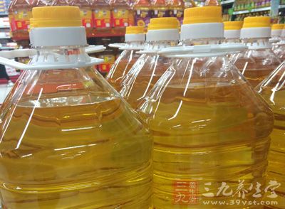 科學家稱,用玉米油或葵花籽油等植物油做飯,可能導致包括癌症在內的多種疾病 科學家稱,用玉米油或葵花籽油等植物油做飯,可能導致包括癌症在內的多種疾病