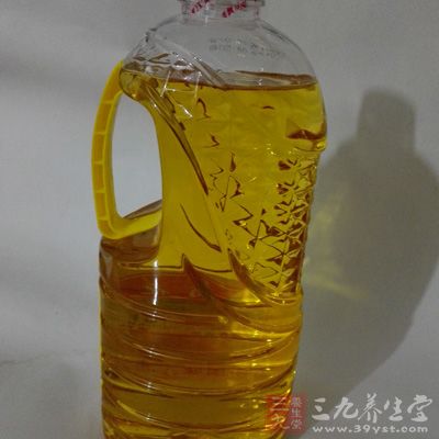 總體來說,棕榈油和椰子油適合做煎炸、爆炒食物 總體來說,棕榈油和椰子油適合做煎炸、爆炒食物