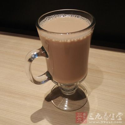 奶茶的熱量高,常喝會導致人體肥胖 奶茶的熱量高,常喝會導致人體肥胖