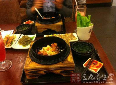 大多數人在午餐都會吃的特別豐盛