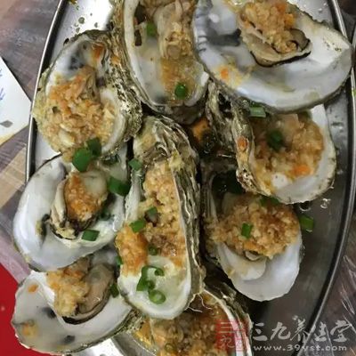 生蚝含有諾羅病毒(存在於海洋中的病原體)、彎曲桿菌和弧菌,從而導致腹瀉 生蚝含有諾羅病毒(存在於海洋中的病原體)、彎曲桿菌和弧菌,從而導致腹瀉
