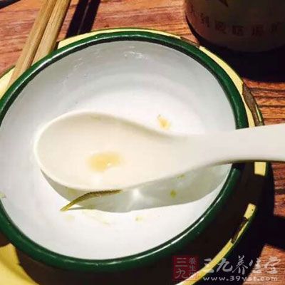 潰瘍病人可通過餐具、牙具以及接吻等密切接觸傳染，不潔的食物，也是感染的原因之一