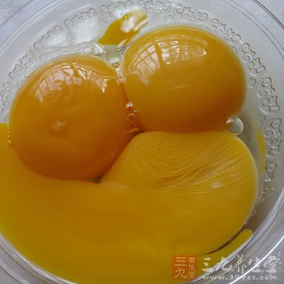 有些雞蛋因為在保存的時候沾到了些微的水分