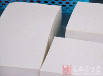 白白嫩嫩的豆腐是家庭餐桌上的一位“常客”