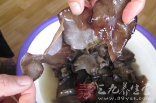 咯血、便血、鼻出血等患者也不宜食用黑木耳