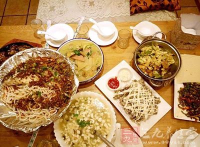 各種美味的菜肴都被食客們嘗了個遍