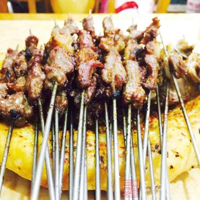 食物經過火的灼燒之後，性質會偏向燥熱
