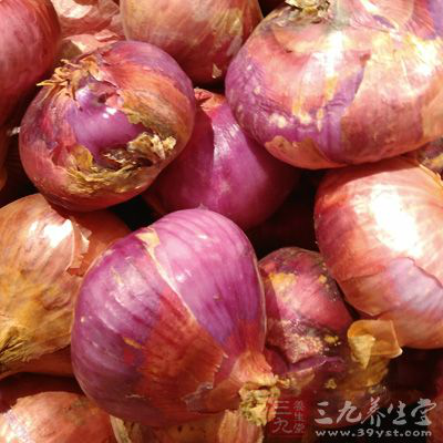 帶魚適量、洋蔥1/4個、紅椒1個、柿子椒1個 帶魚適量、洋蔥1/4個、紅椒1個、柿子椒1個