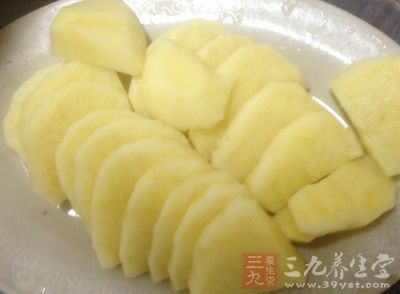吃了土豆，人的胃裡會產生大量鹽酸，如果再吃柿子