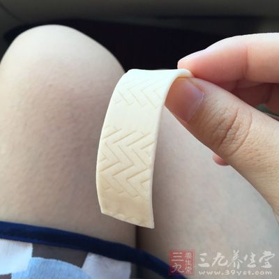 有很多愛美的女孩子認為，經常嚼口香糖能夠瘦臉減肥