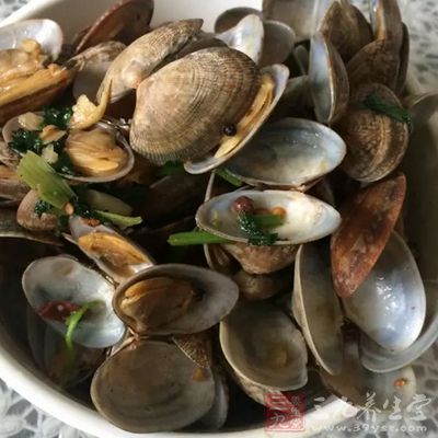 因為喝白酒可以很好的殺滅海鮮裡面所含有的細菌 因為喝白酒可以很好的殺滅海鮮裡面所含有的細菌