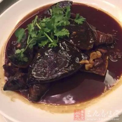 把鮮肉片又或者是菜直接放在鍋中涮涮就拿出去吃了