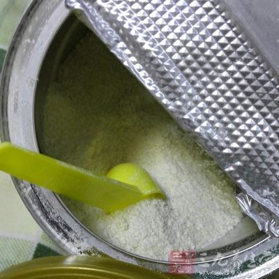 嬰幼兒食品應新鮮配制,不宜置冰箱中 嬰幼兒食品應新鮮配制,不宜置冰箱中