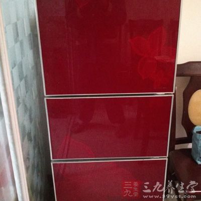 電冰箱門上的密封條上的微生物達十幾種之多,這些微生物的存在,很容易導致人本各種疾病 電冰箱門上的密封條上的微生物達十幾種之多,這些微生物的存在,很容易導致人本各種疾病