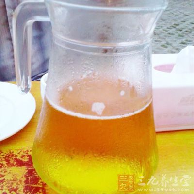 吃海鮮喝啤酒會導致痛風的發生 吃海鮮喝啤酒會導致痛風的發生