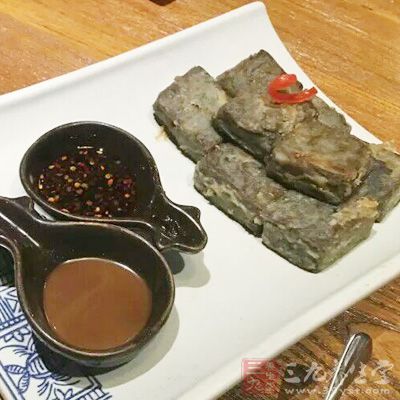 臭豆腐的臭味源自於其中蛋白質腐敗產生的胺類 臭豆腐的臭味源自於其中蛋白質腐敗產生的胺類