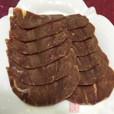 酸菜和牛肉搭配起來的口感是非常棒的 酸菜和牛肉搭配起來的口感是非常棒的