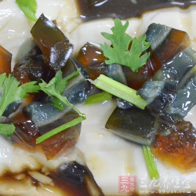 皮蛋是由鮮雞蛋、鮮鴨蛋制作而成 皮蛋是由鮮雞蛋、鮮鴨蛋制作而成