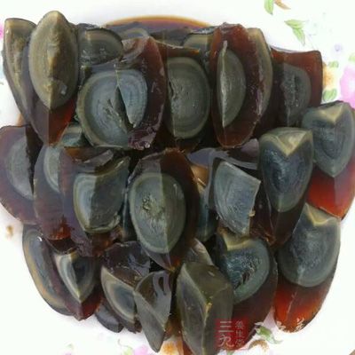 皮蛋中的金屬镉的毒性很小,但镉化合物屬劇毒,尤其是镉的氧化物 皮蛋中的金屬镉的毒性很小,但镉化合物屬劇毒,尤其是镉的氧化物