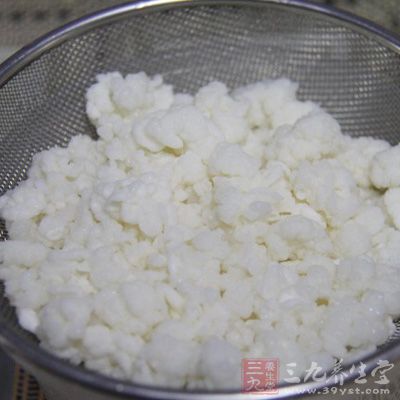 不過這“酵母菌”只是雪蓮菌這個菌系中的其中一種,它還包括其他菌類,比如大家都知道的——乳酸菌 不過這“酵母菌”只是雪蓮菌這個菌系中的其中一種,它還包括其他菌類,比如大家都知道的——乳酸菌