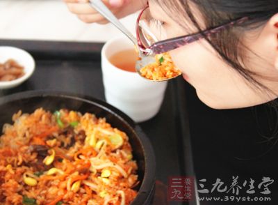 冬天飲食要注意“趁熱吃”傷害身體