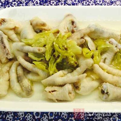 還有一些零食比如開心果和鳳爪,也會遭遇這樣的“漂白門”,分別可能是用了雙氧水或者是鹼水浸泡漂白 還有一些零食比如開心果和鳳爪,也會遭遇這樣的“漂白門”,分別可能是用了雙氧水或者是鹼水浸泡漂白