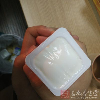 牛奶結塊後對身體有害