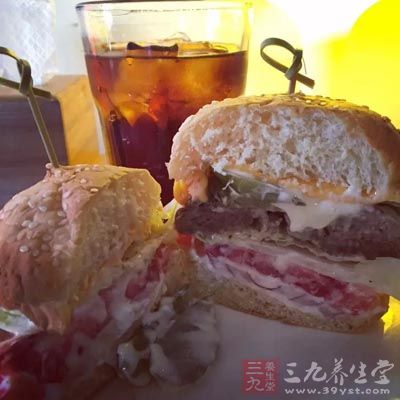 早餐吃漢堡會有很強的飽腹感