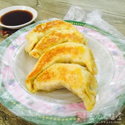 相信很多女孩子在早晨起來都會比較青睐於煎包和煎餃這兩種食物