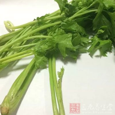 感冒消化能力變弱，所在在飲食上不能吃太多的粗纖維食物，如芹菜、韭菜等